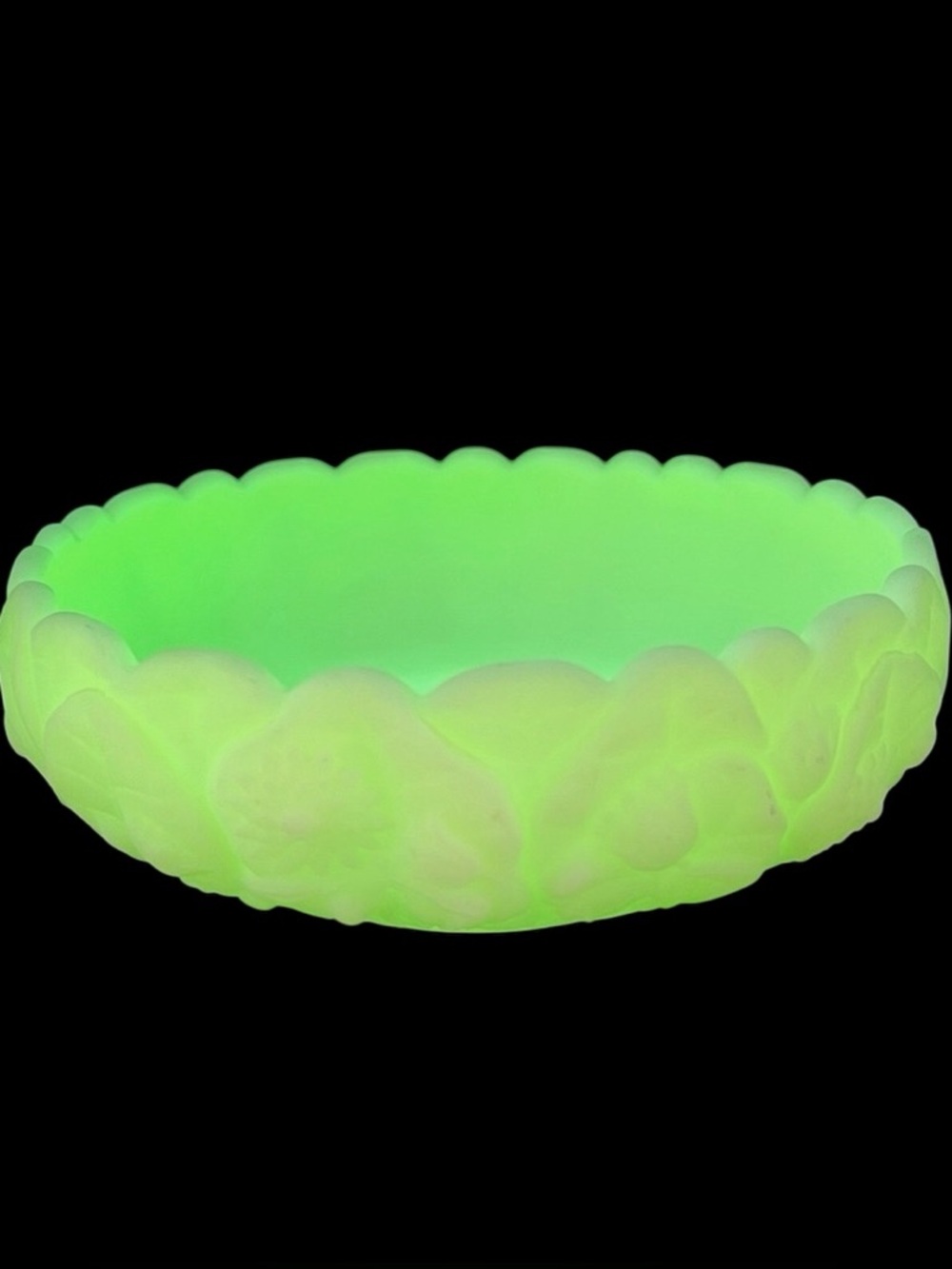 Fenton Uranium Custard Satin Glass‎ Bowl Water Lily Pattern Vintage